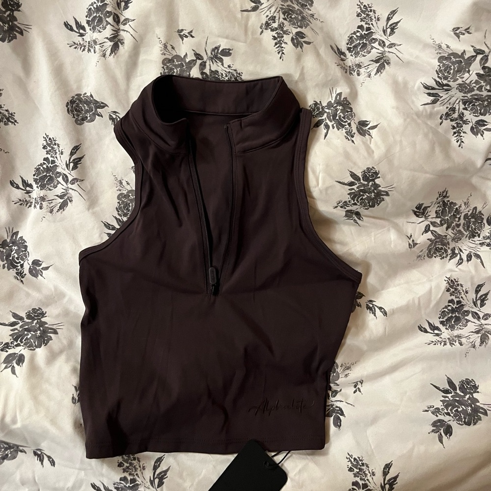 Alphalete crop top in obscure grey